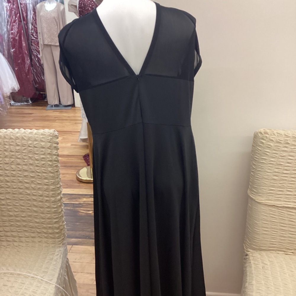 Plus size cocktail dress - Picture 3 of 4